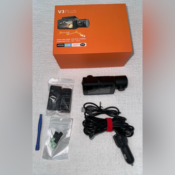 Rexing | V3 Plus Front and Cabin Dash Cam with Built-in GPS Wi-Fi - Picture 4 of 13